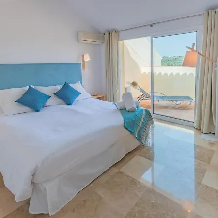 Apartamento Vacation I Los Pinos, Elegant And Bright Townhouse, The Family Golf Getaway, 5 Minutes From Puerto Banus, Security Night Time Marbella