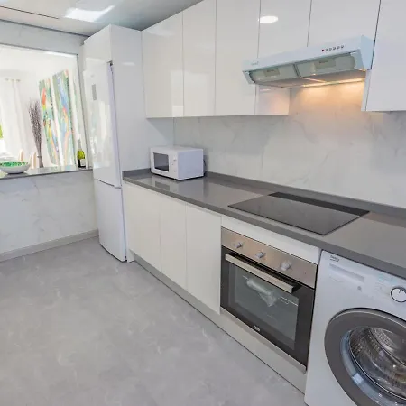 Apartment Vacation Los Pinos: Elegant Golf Retreat Near Puerto Banus *
