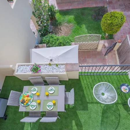 Vacation Los Pinos: Elegant Golf Retreat Near Puerto Banus *